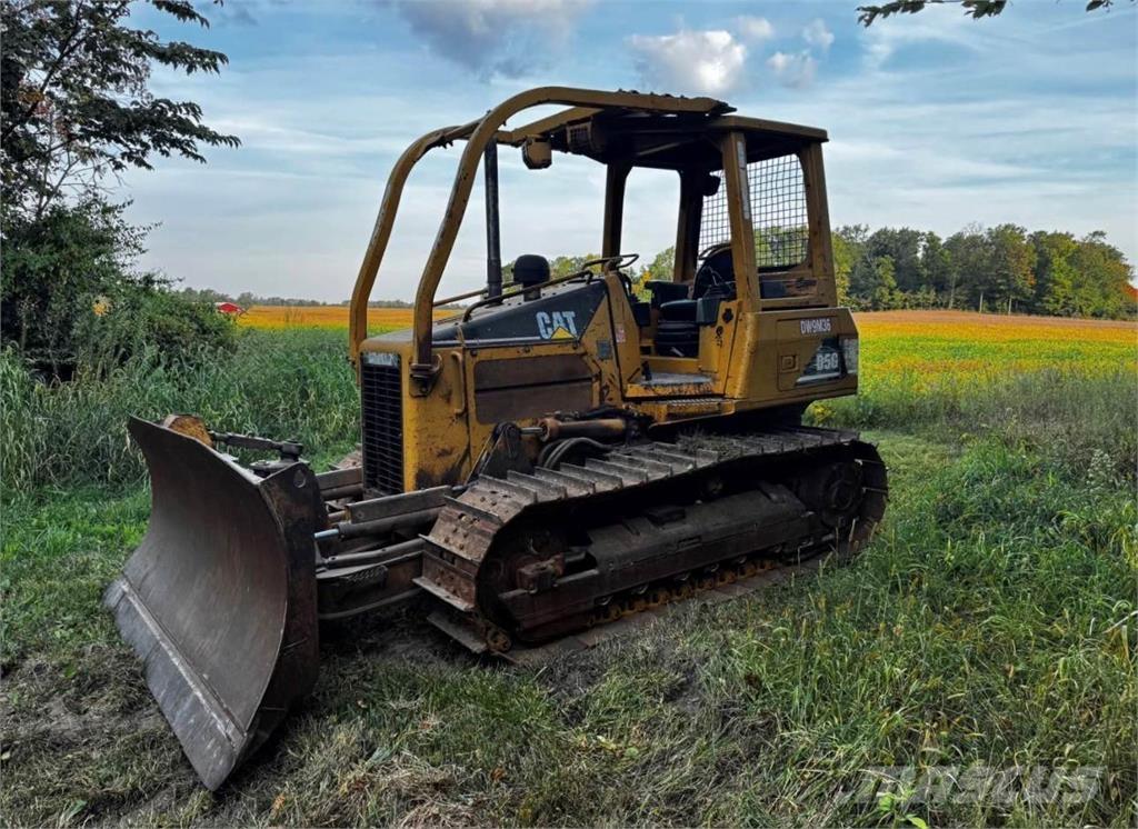 CAT D5G XL Buldozer sobre oruga