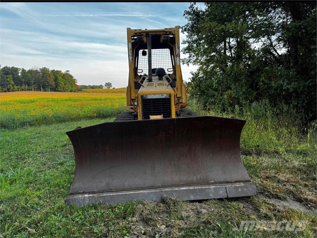 CAT D5G XL Buldozer sobre oruga