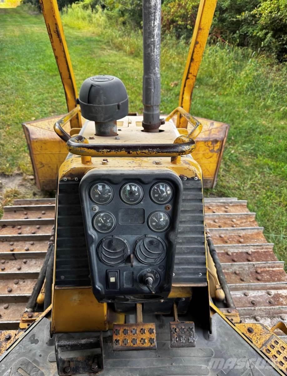 CAT D5G XL Buldozer sobre oruga
