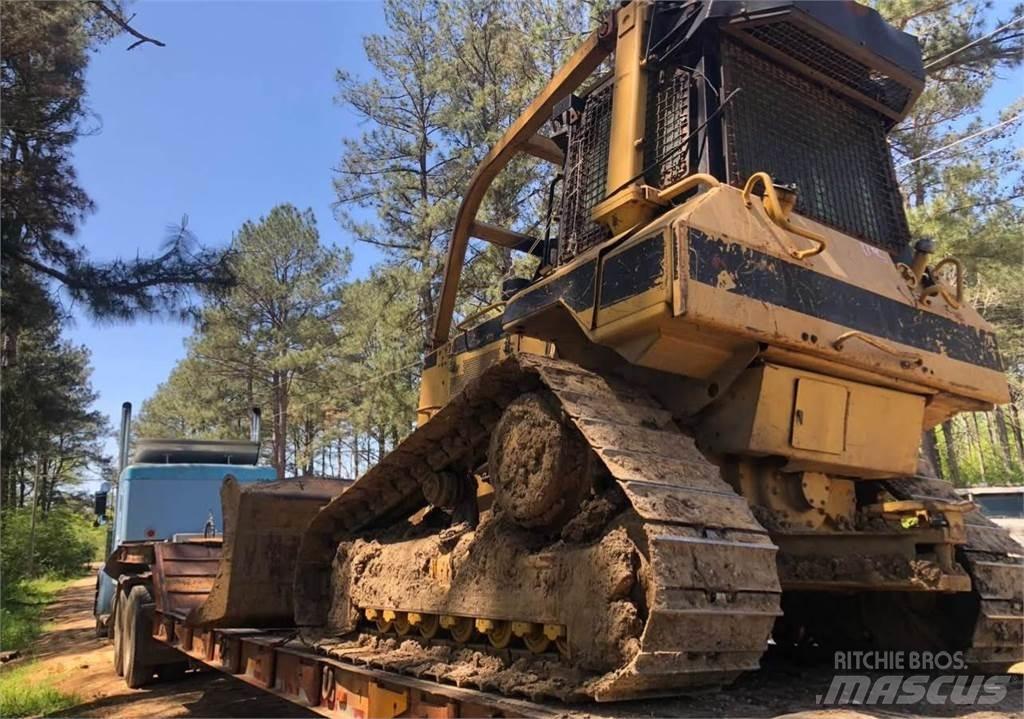 CAT D5M Buldozer sobre oruga