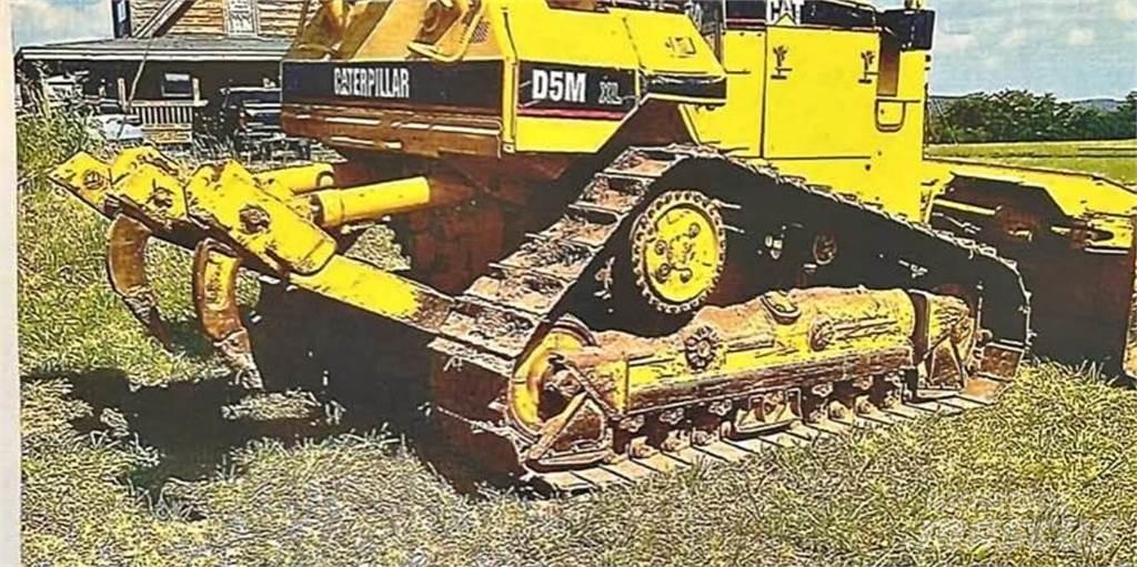 CAT D5M XL Buldozer sobre oruga