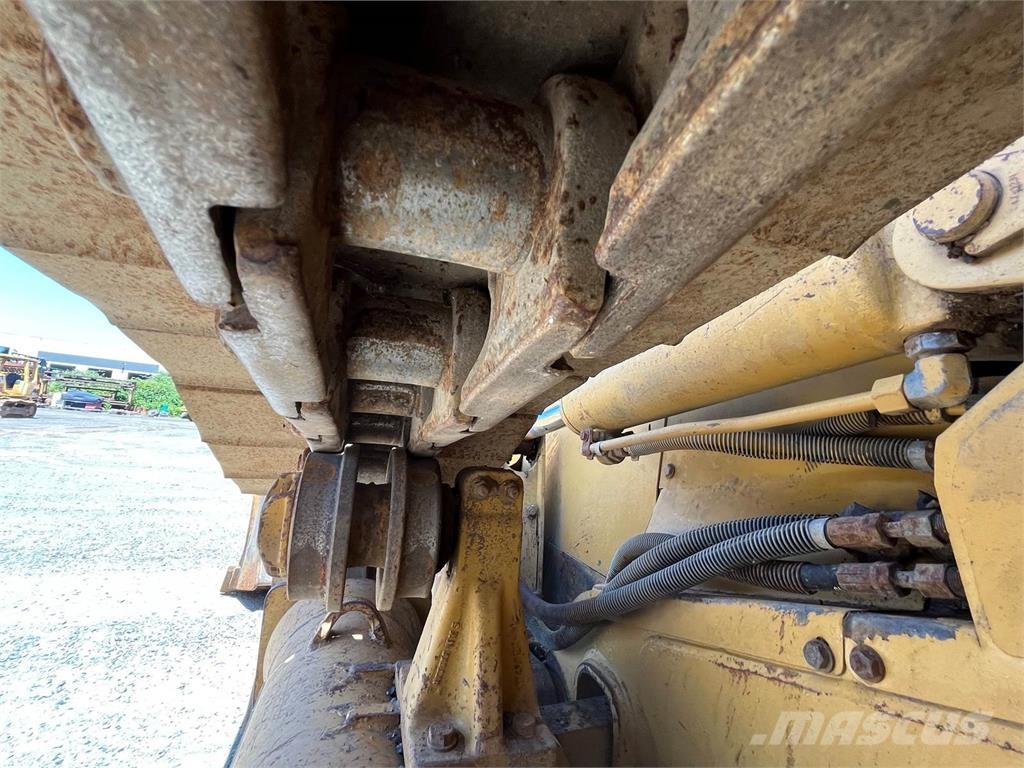 CAT D5N Buldozer sobre oruga