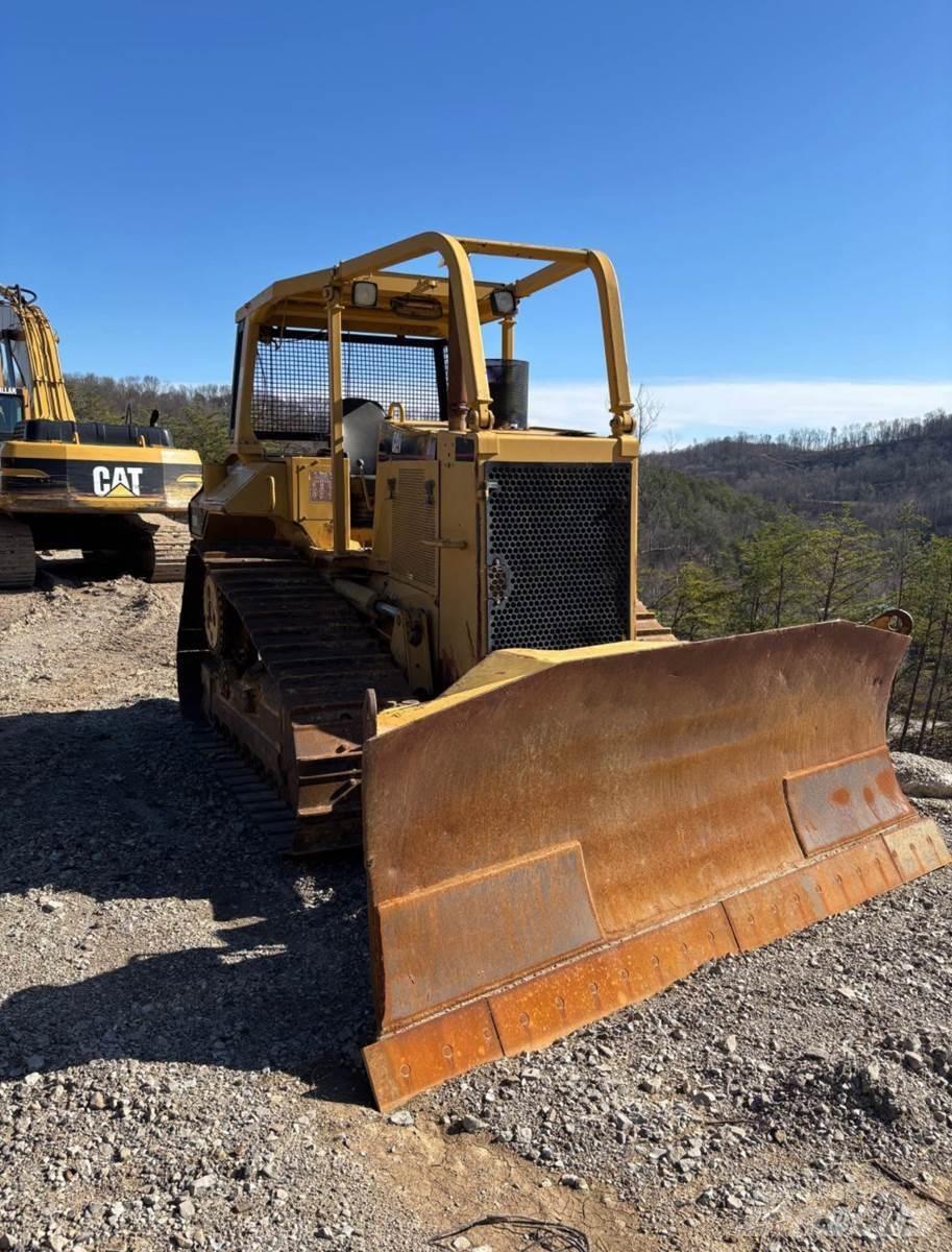 CAT D6M XL Buldozer sobre oruga