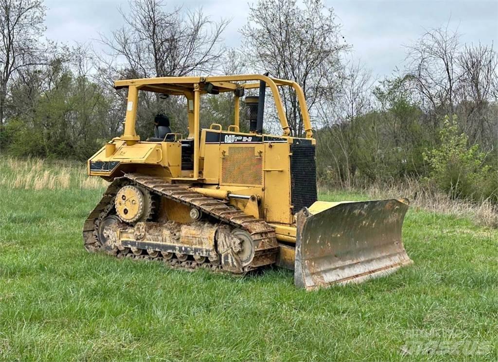 CAT D6M XL Buldozer sobre oruga