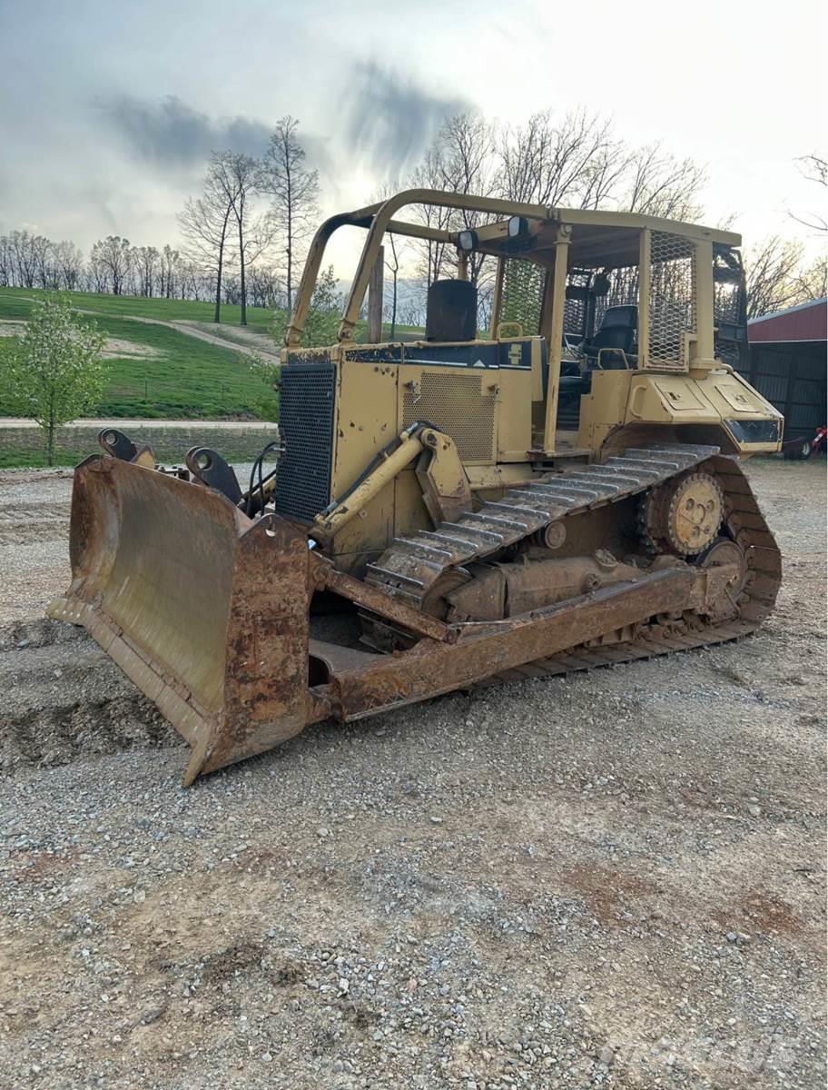 CAT D6M XL Buldozer sobre oruga