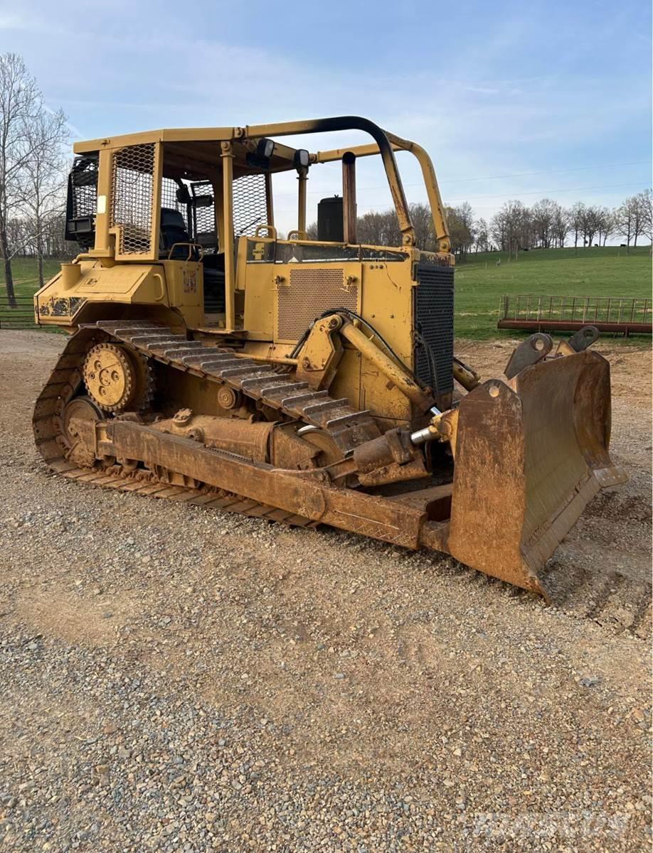 CAT D6M XL Buldozer sobre oruga