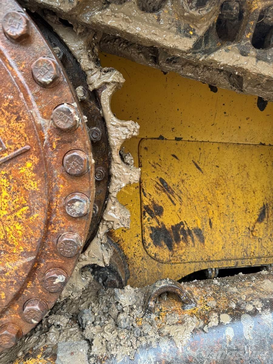 CAT D6T XL Buldozer sobre oruga