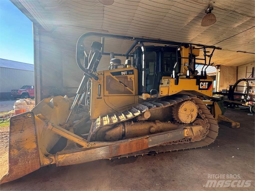 CAT D6T XW Buldozer sobre oruga