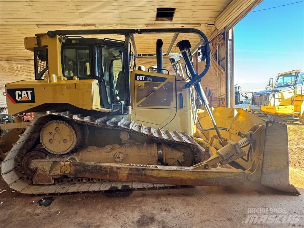 CAT D6T XW Buldozer sobre oruga
