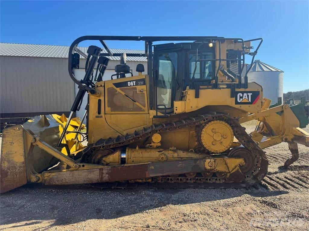 CAT D6T XW Buldozer sobre oruga