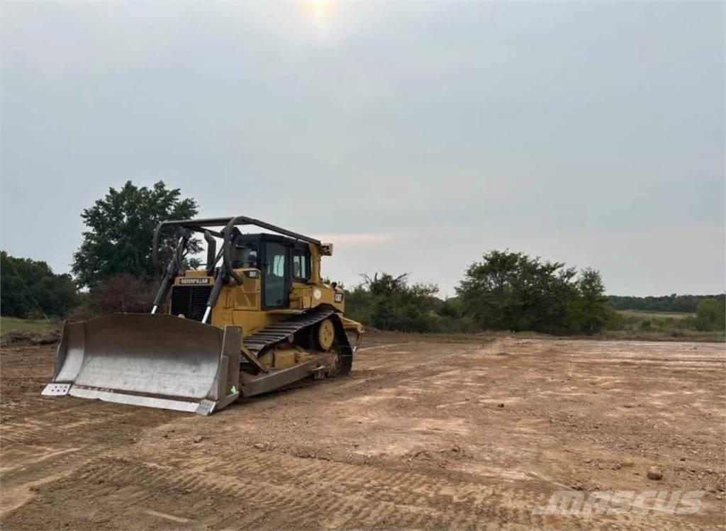 CAT D6T XW Buldozer sobre oruga