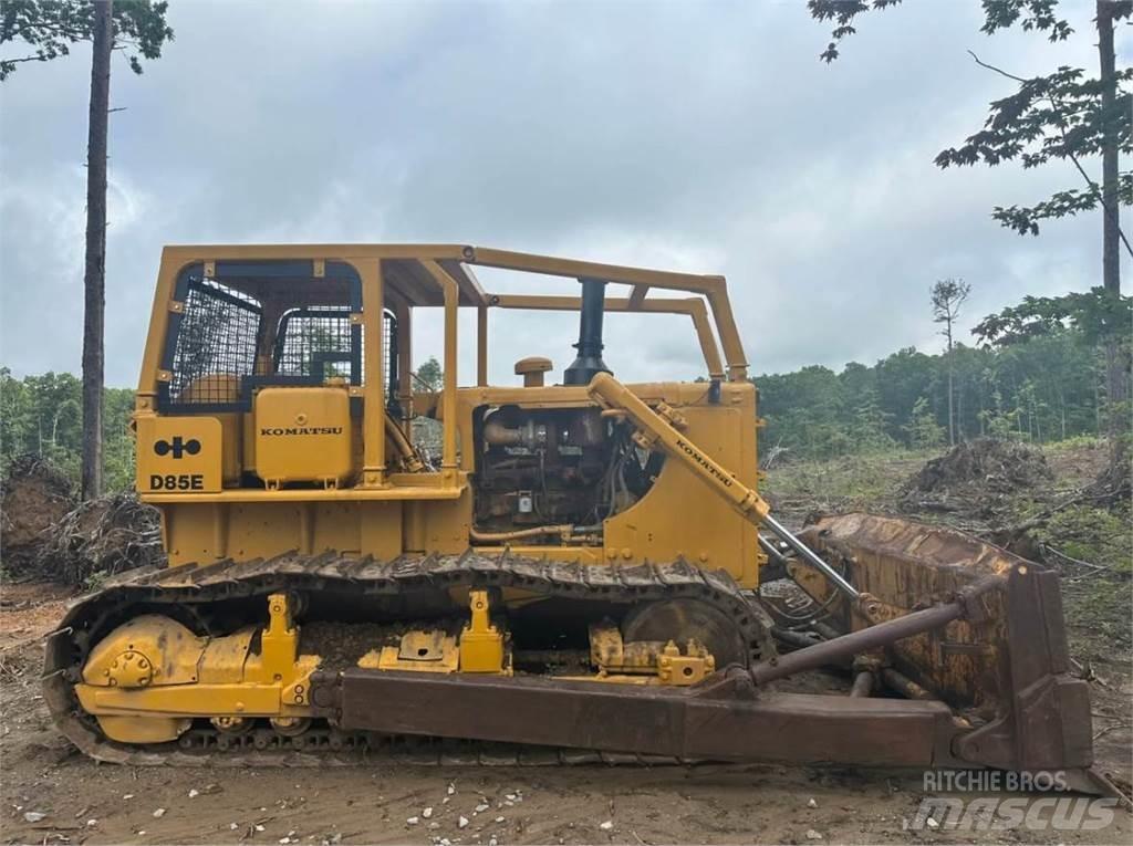 CAT D85E Buldozer sobre oruga