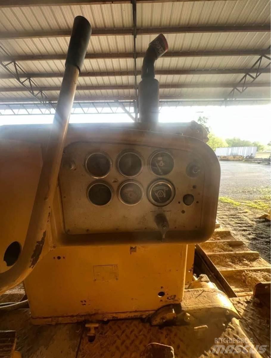 CAT D8H Buldozer sobre oruga
