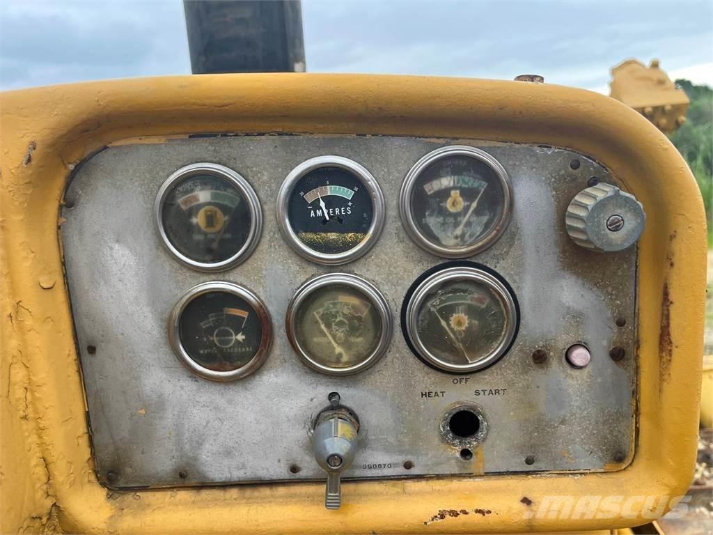 CAT D8H Buldozer sobre oruga