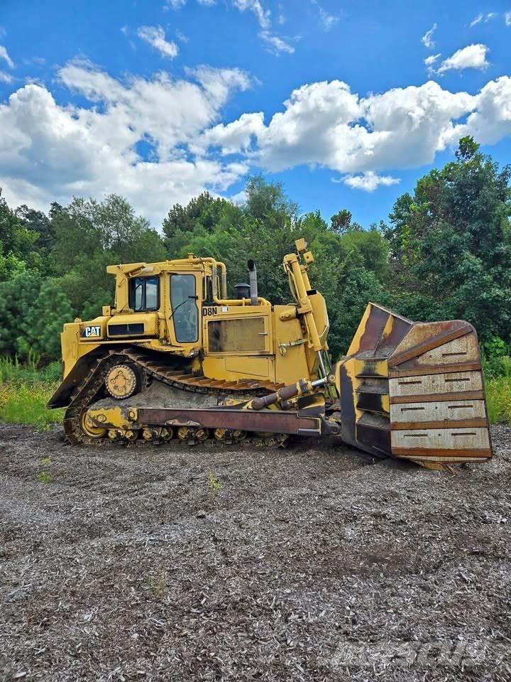 CAT D8N Buldozer sobre oruga