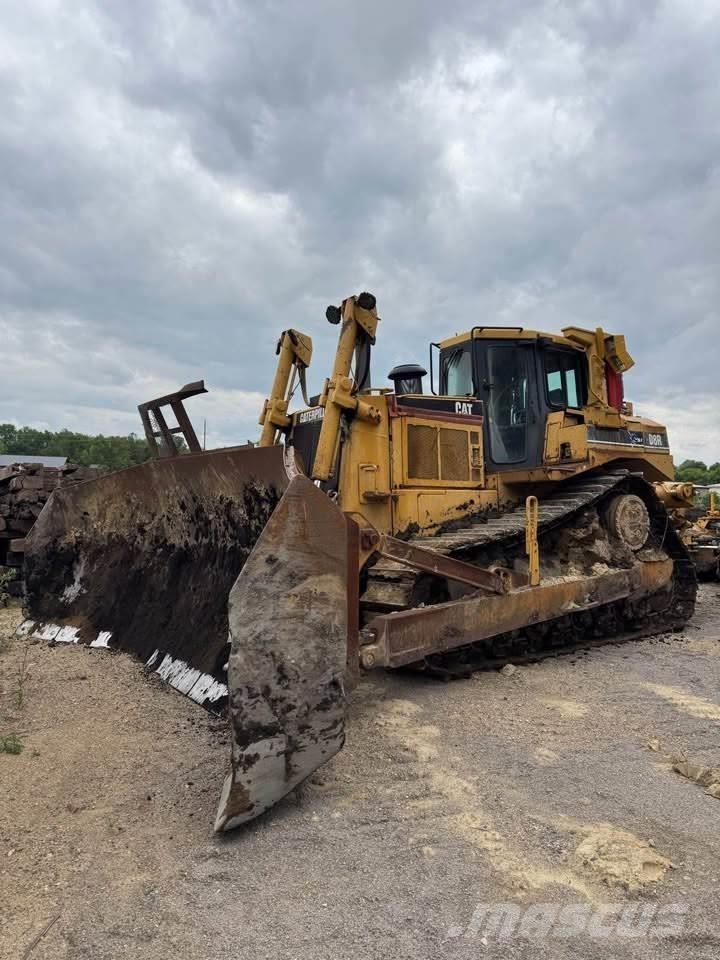 CAT D8R Buldozer sobre oruga