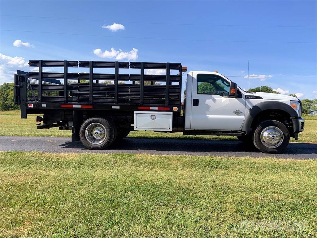 Ford 550 Camiones de ganado