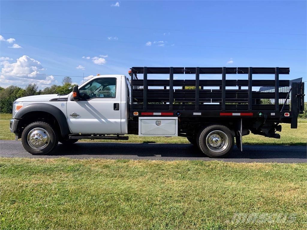 Ford 550 Camiones de ganado