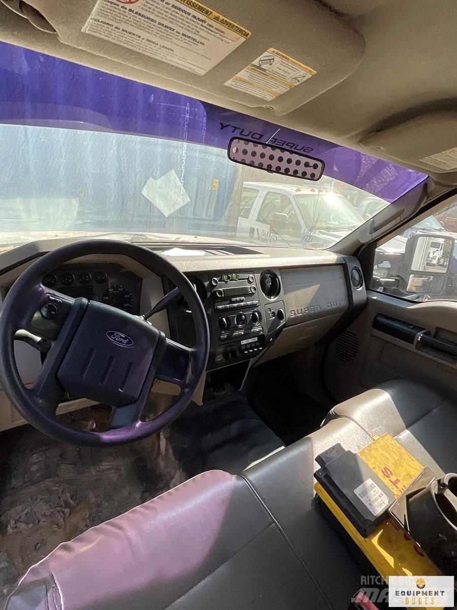 Ford F-550 Vehículos - Taller