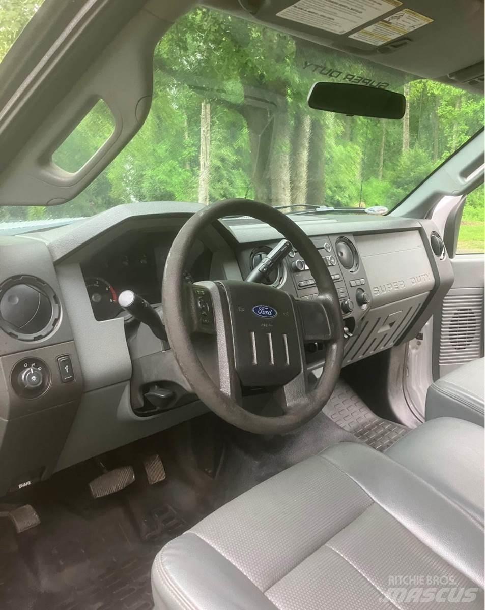 Ford F-550 Camiones bañeras basculantes o volquetes