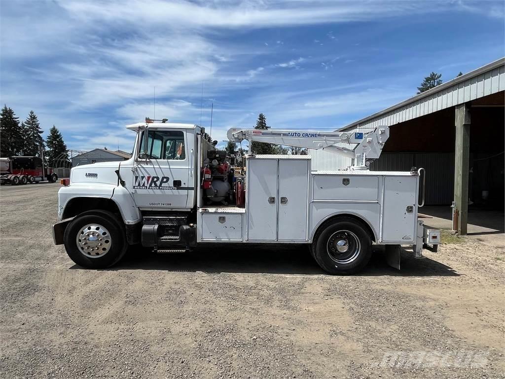 Ford L8000 Vehículos - Taller