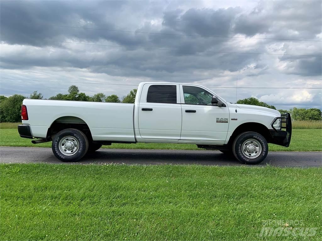 RAM 2500 Furgonetas caja abierta
