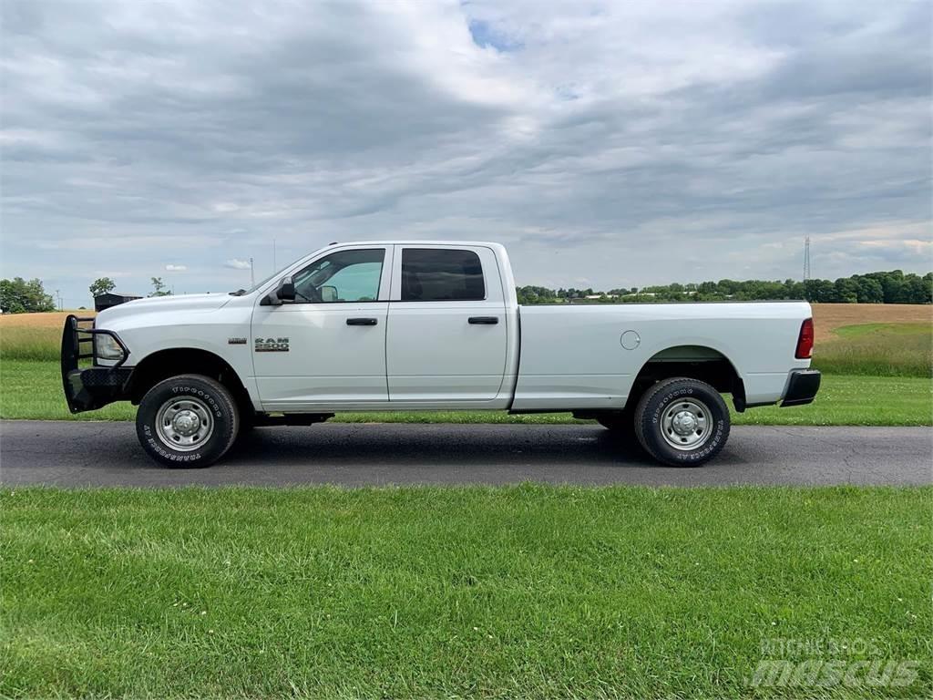 RAM 2500 Furgonetas caja abierta