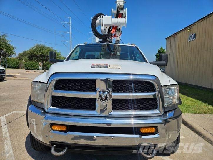 RAM 5500 Plataformas sobre camión