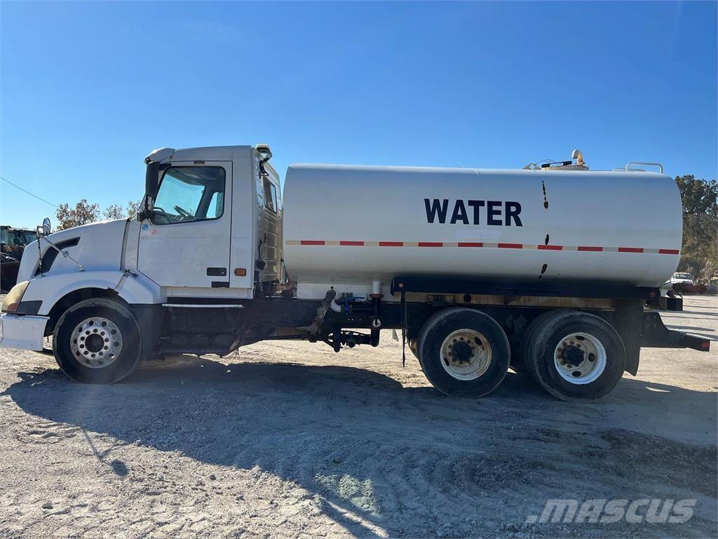 Volvo VNL Camiones cisterna