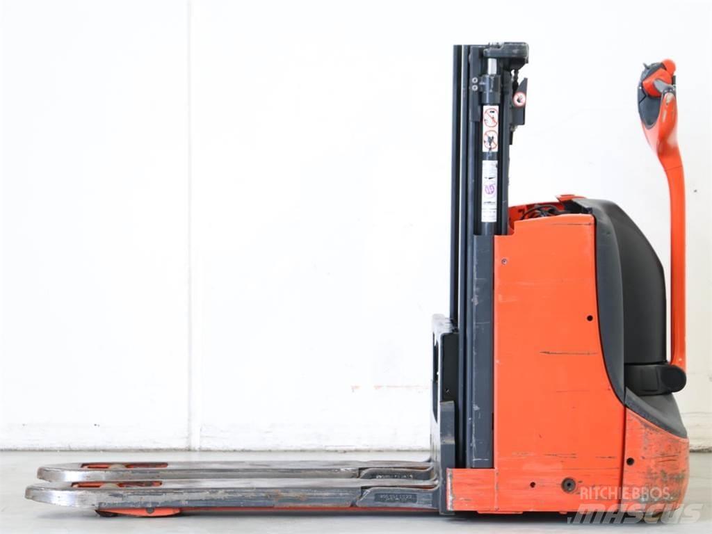 Linde D08/1160-01 Apiladores eléctricos