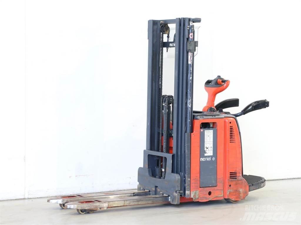Linde D12AP/133 Apiladores eléctricos