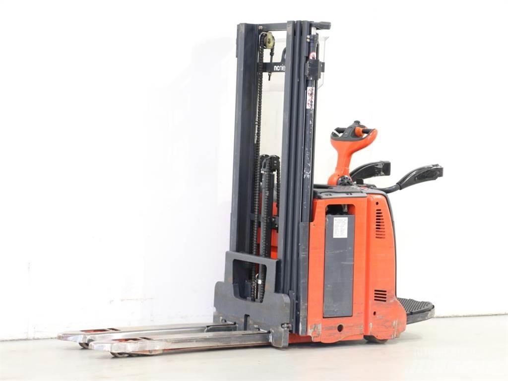 Linde D12AP/133 Apiladores eléctricos