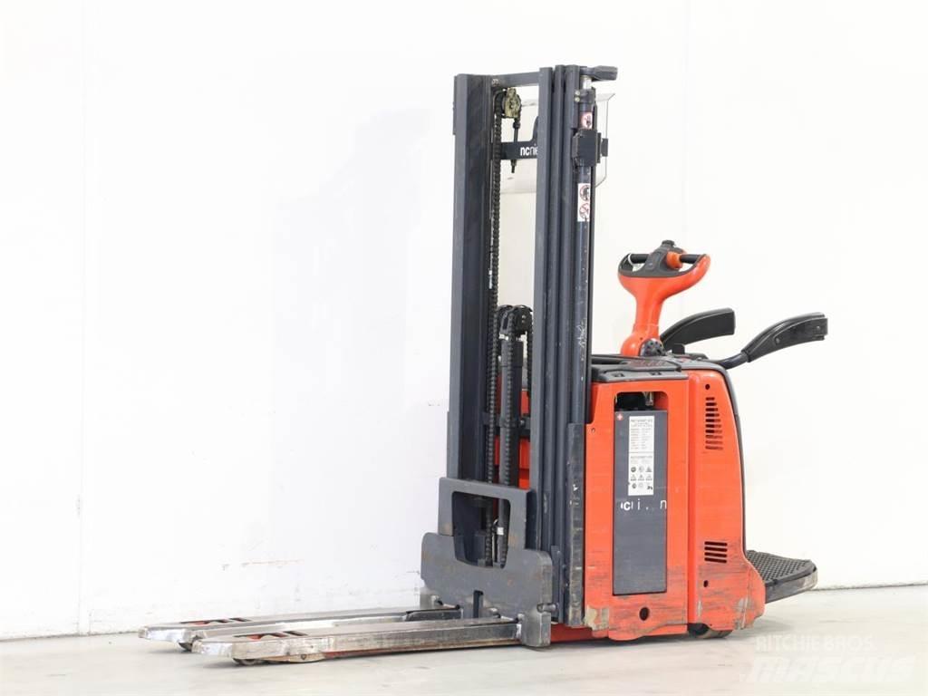 Linde D12AP/133 Apiladores eléctricos