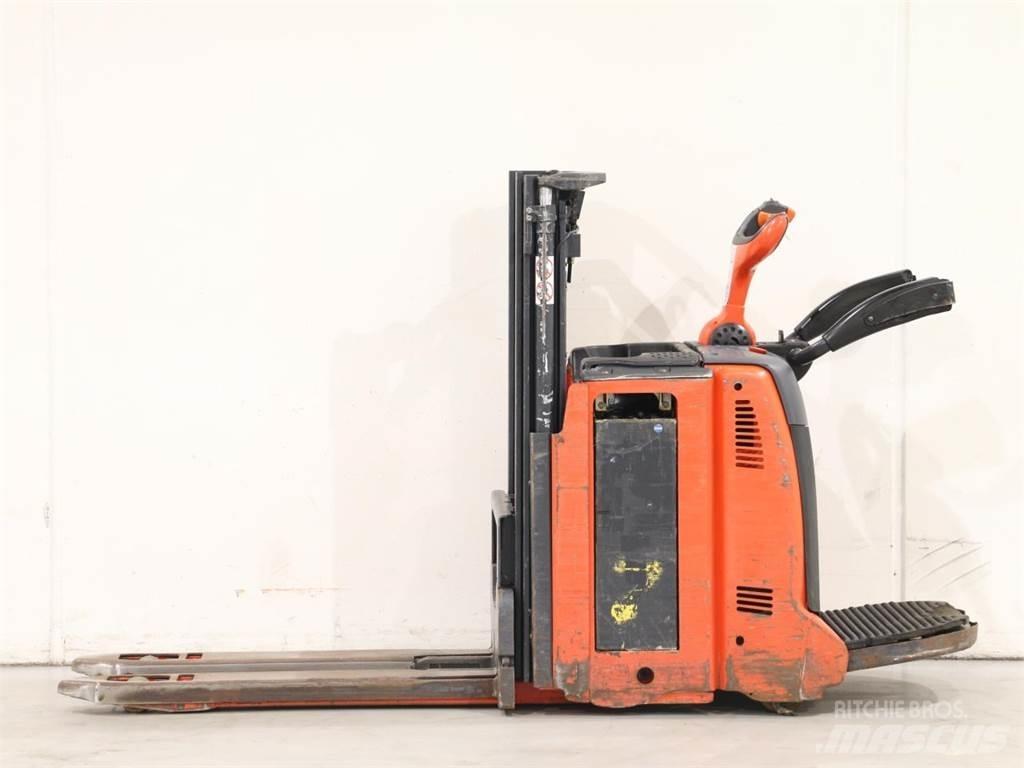Linde D12AP/133-00 Apiladores eléctricos
