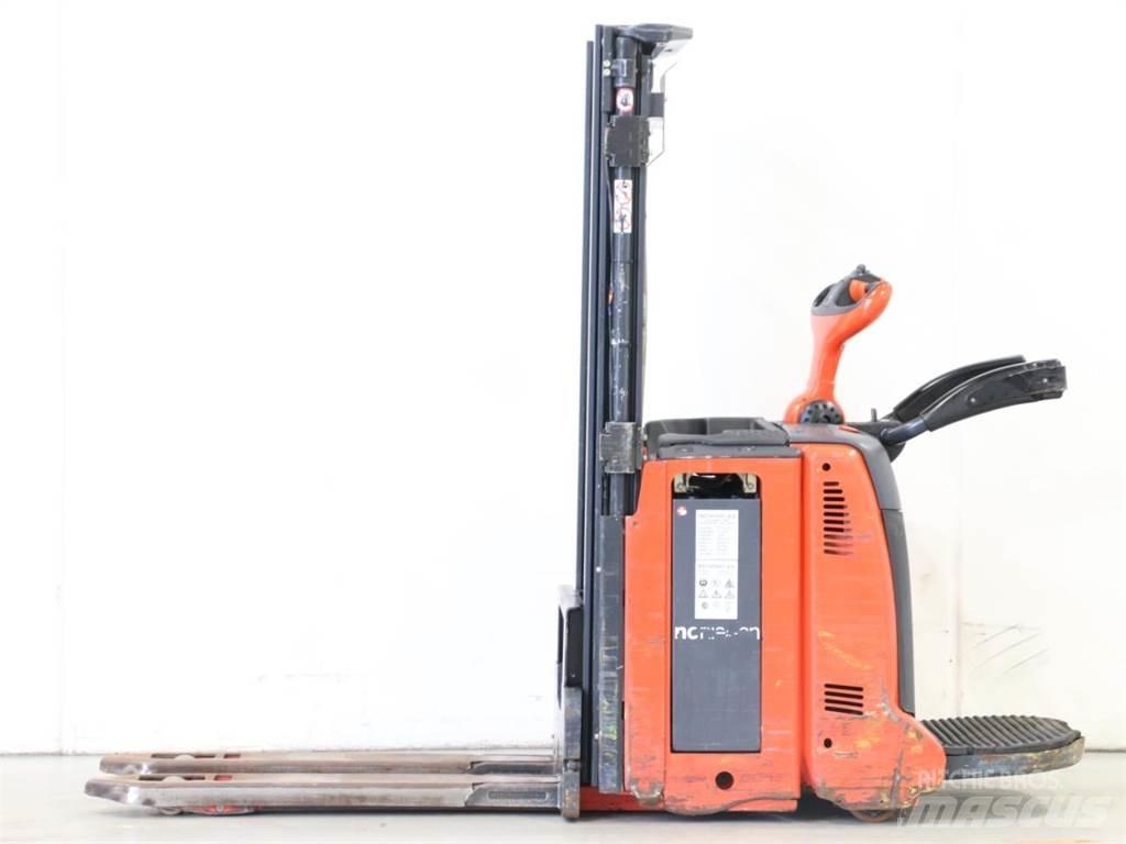 Linde D12AP/133-00 Apiladores eléctricos