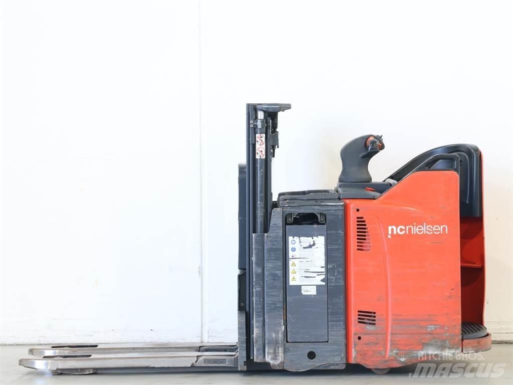 Linde D12HPSP/133 Apiladores eléctricos