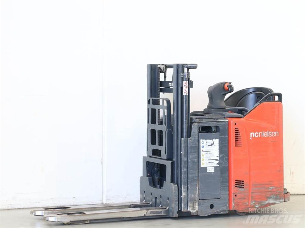 Linde D12HPSP/133 Apiladores eléctricos
