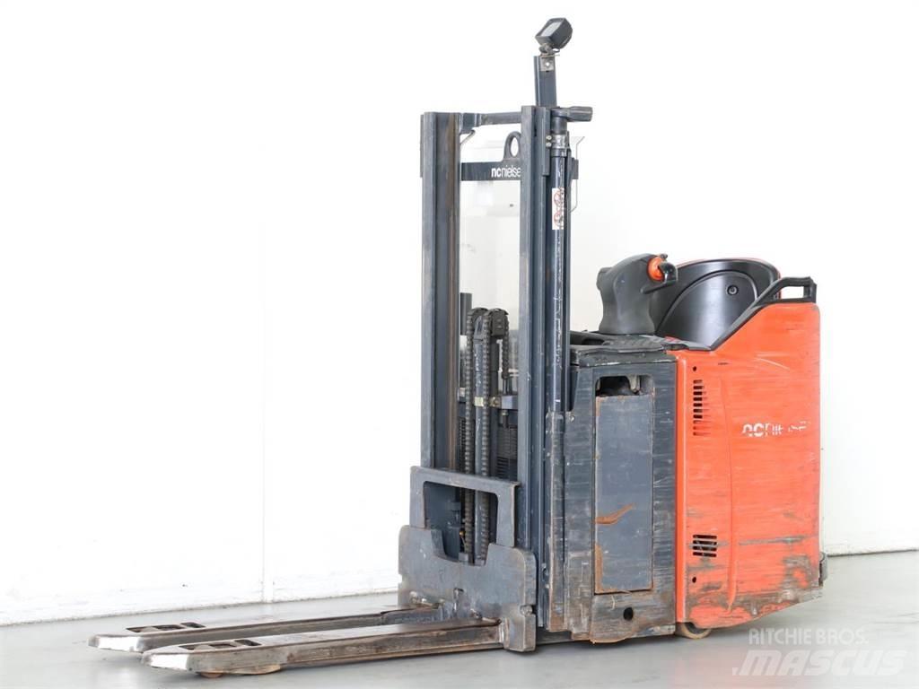 Linde D12SP/133 Apiladores eléctricos