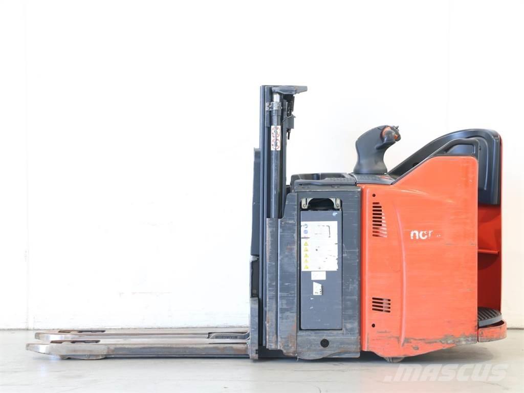 Linde D12SP/133-01 Apiladores eléctricos