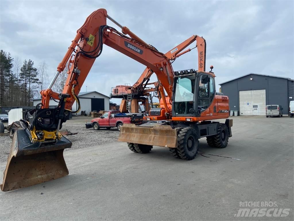 Doosan DX 140W Excavadoras de ruedas