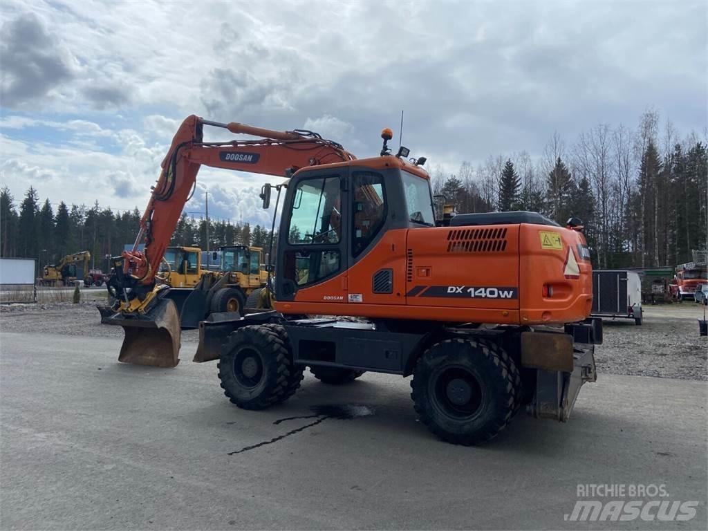 Doosan DX 140W Excavadoras de ruedas