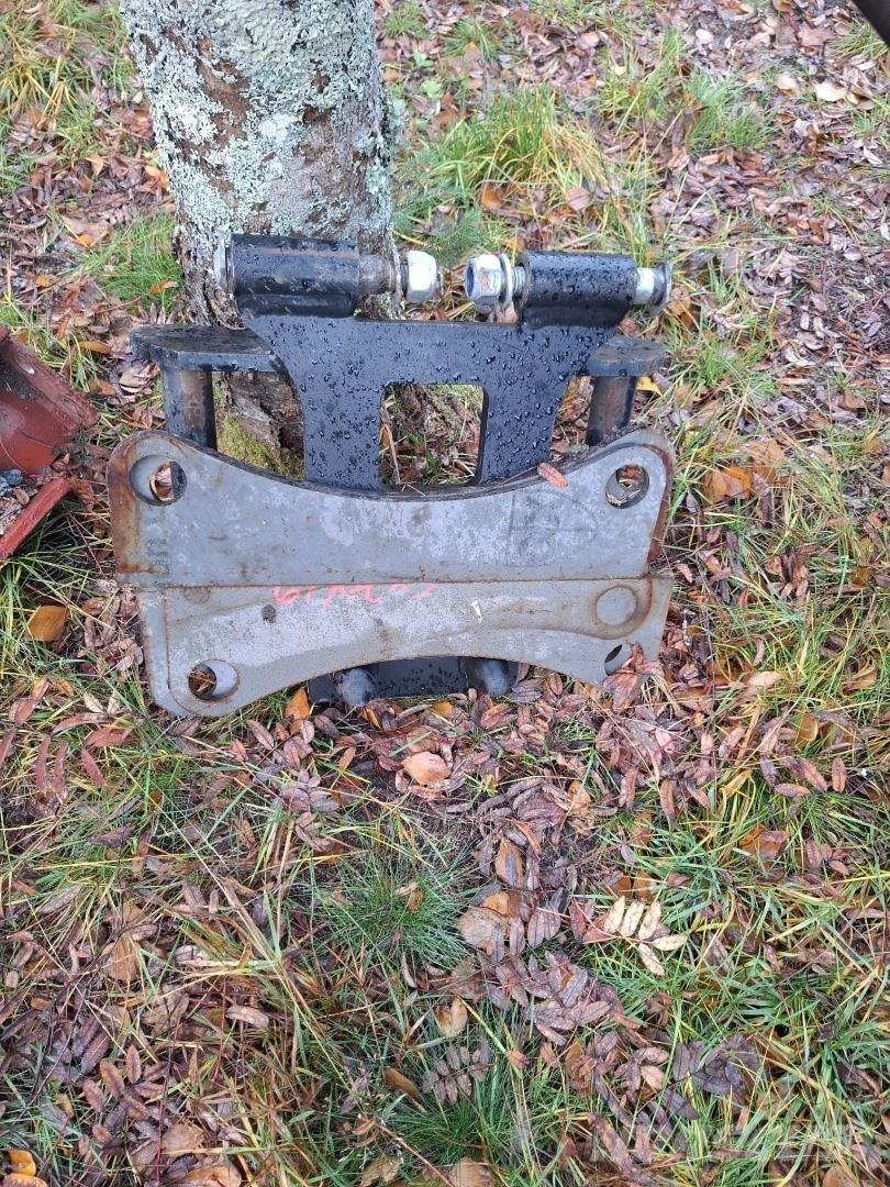 Lännen 880S Retrocargadoras