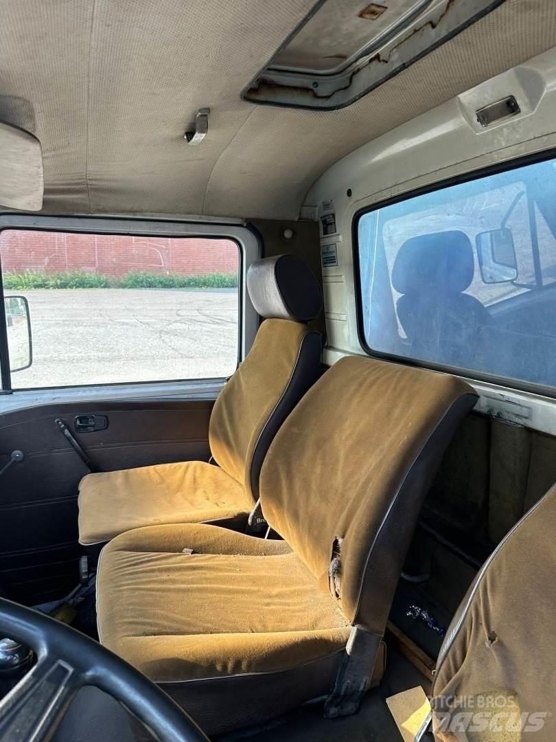MAN Vw 9.136 Camión con caja abierta