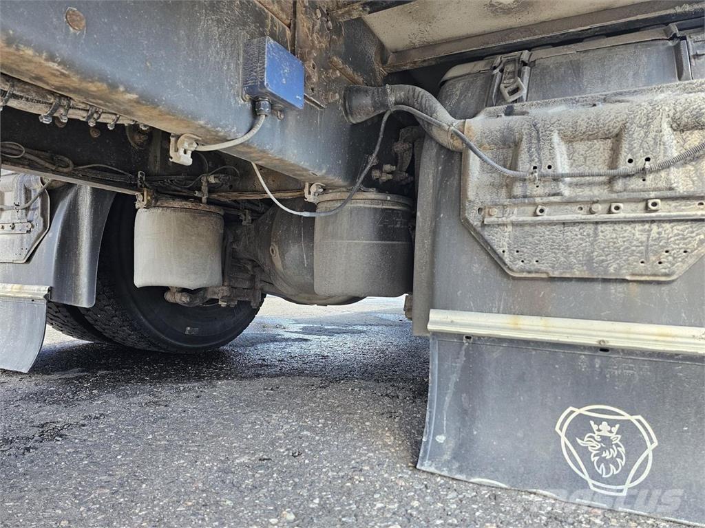 Scania P270 4X2 Camiones caja cerrada