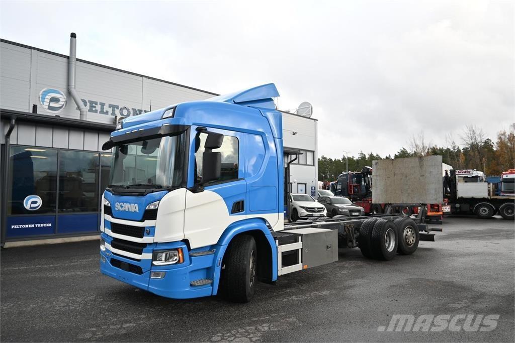 Scania P370 6x2*4 Camiones chasis