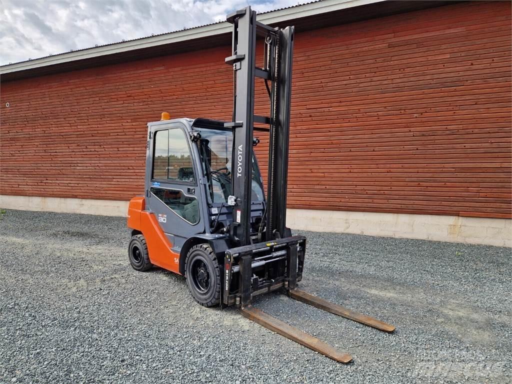 Toyota 02-8FDF30 Carretillas diesel