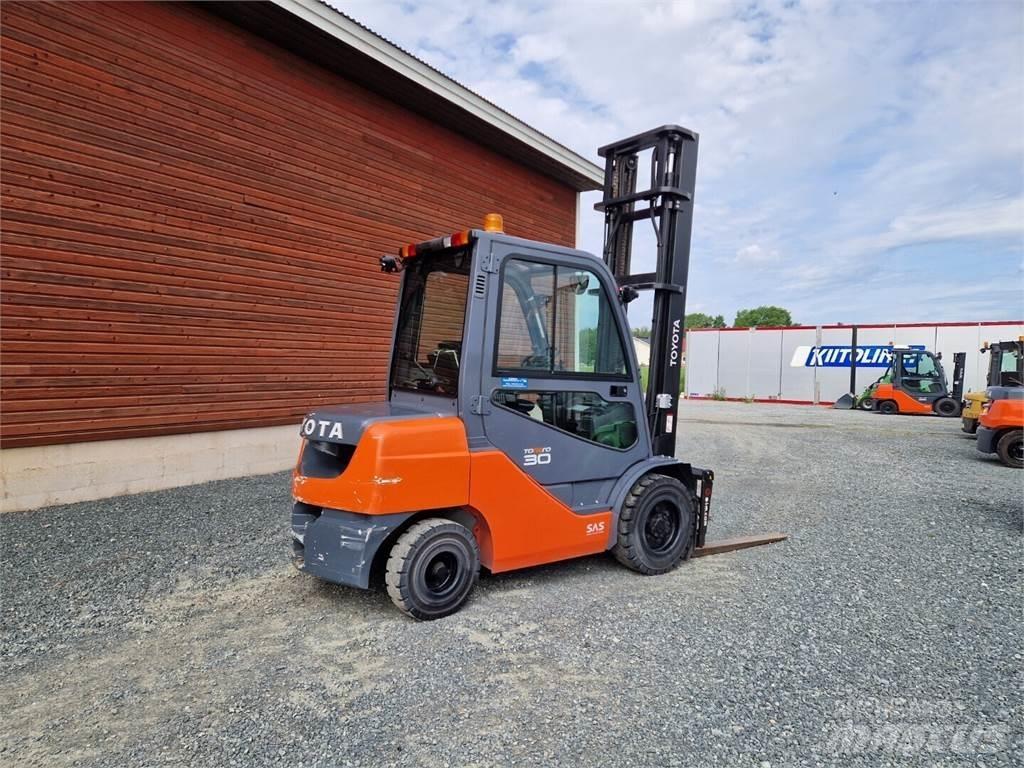 Toyota 02-8FDF30 Carretillas diesel