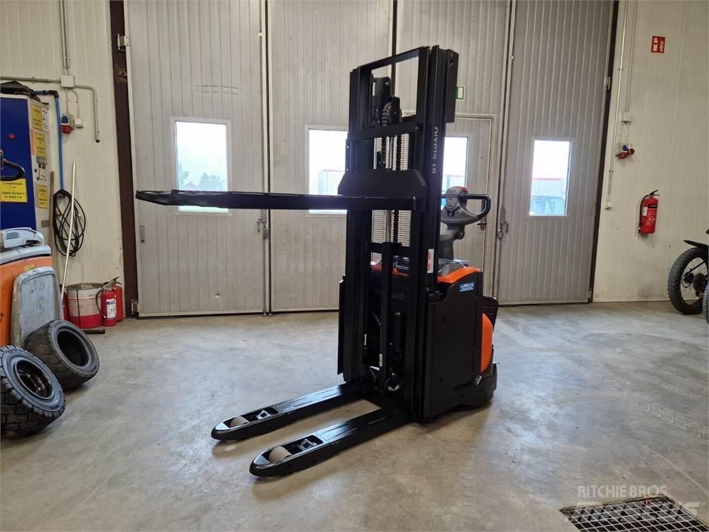 Toyota SWE120L Otras carretillas elevadoras