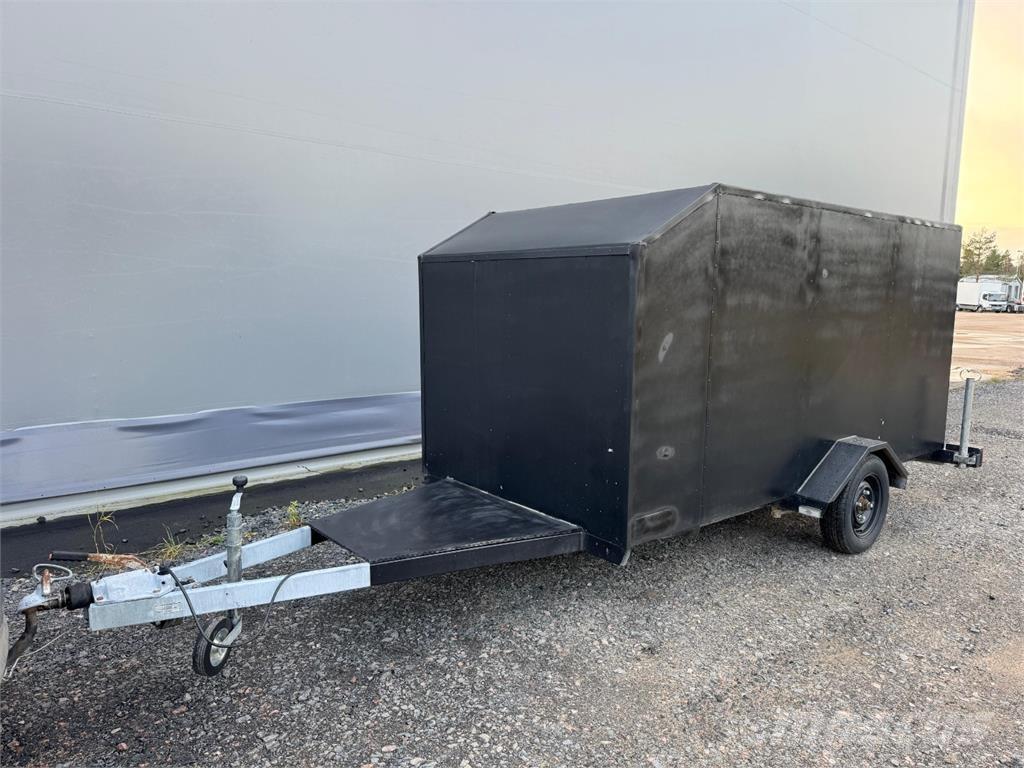  Umpiperäkärry Vehículos de enganche