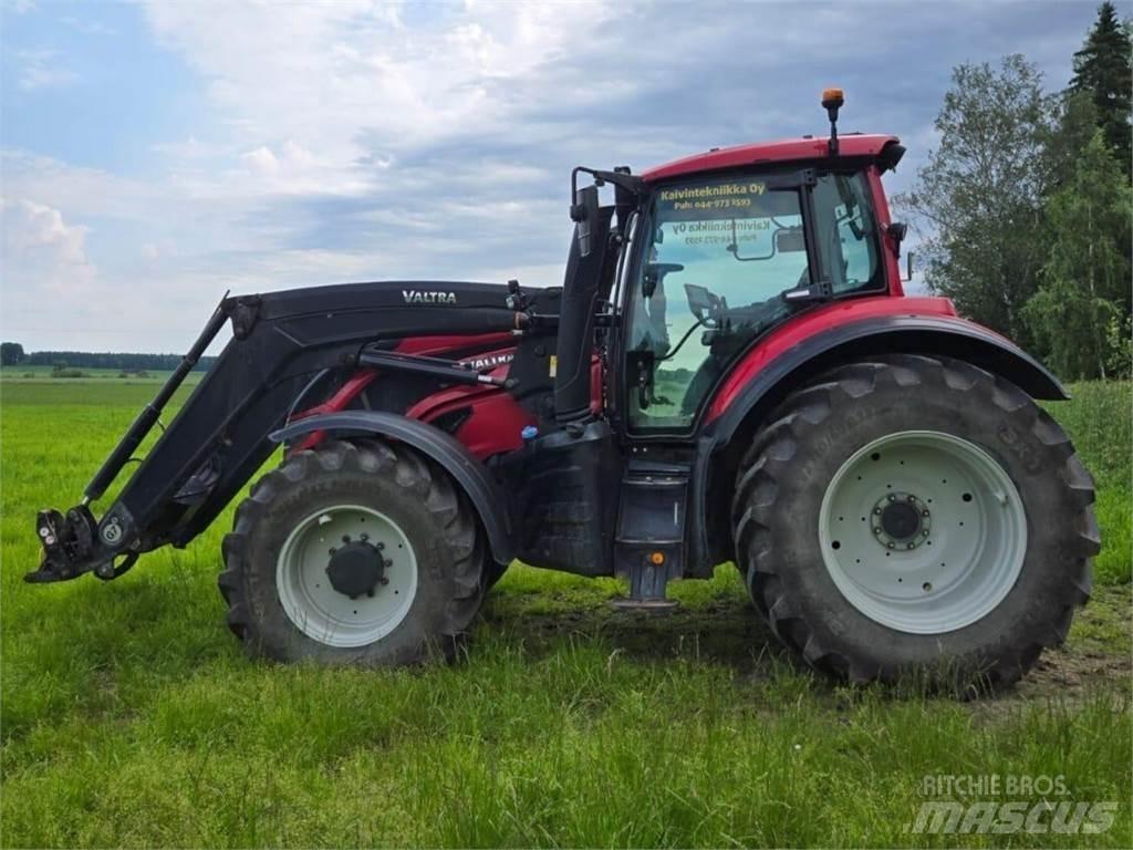 Valtra T144 Versu Tractores